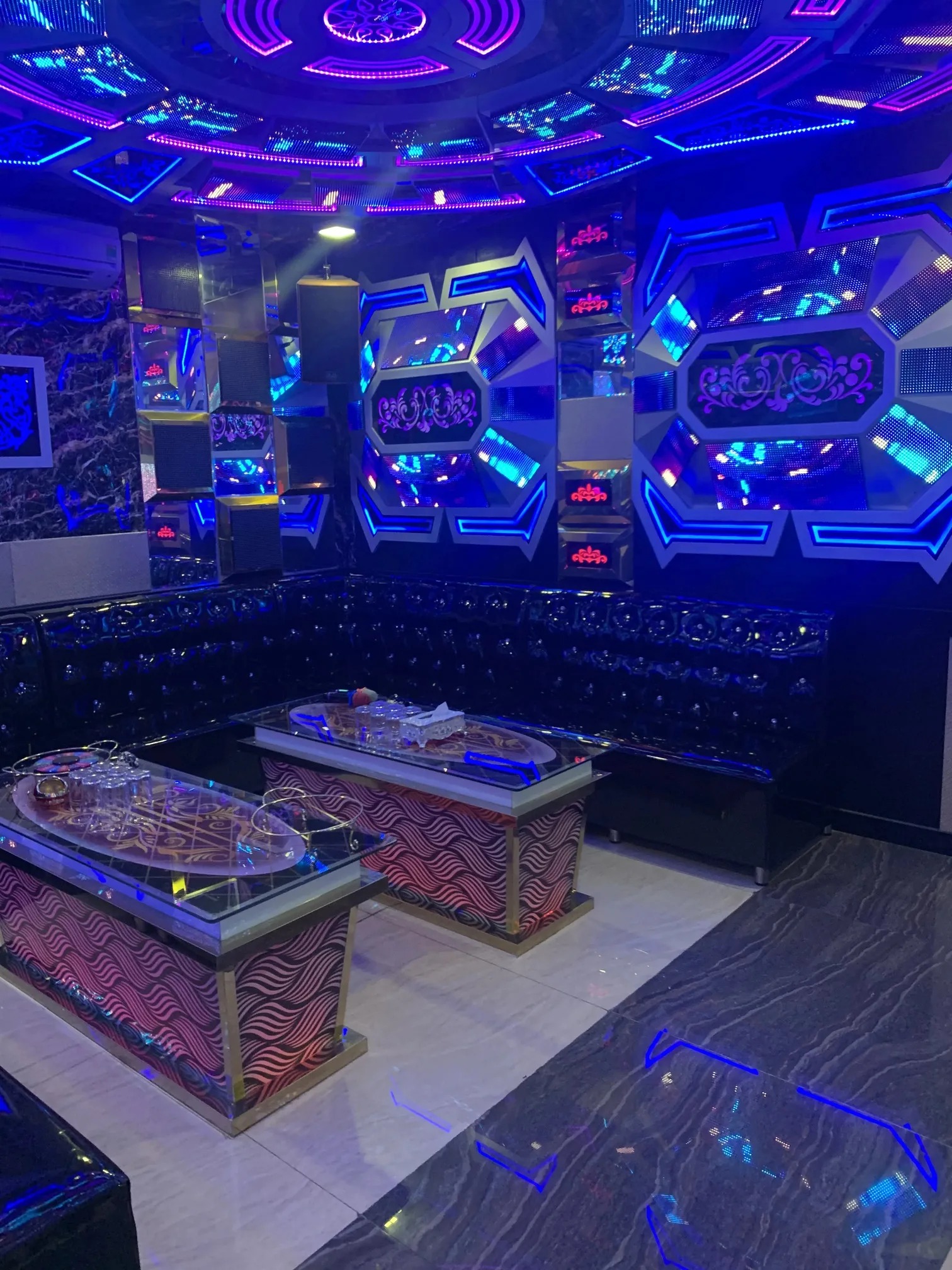 VIP ROOM2