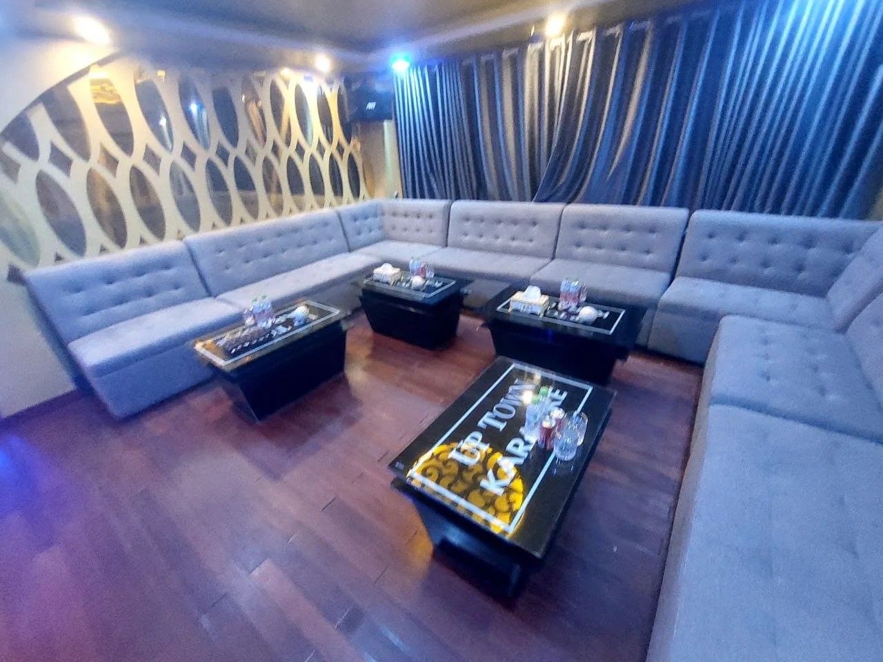 VIP ROOM4
