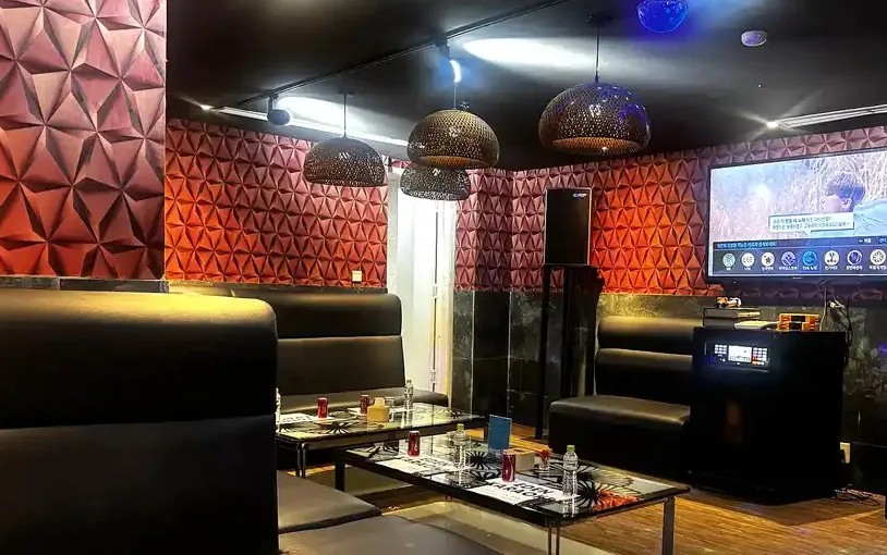 VIP ROOM